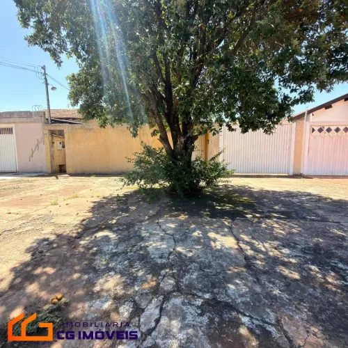 Terreno com edícula, 2 quadras da Rua Bahia em na Vila Rica em Campo Grande - MS