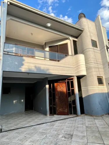 Sobrado com 3 quartos em excelente localização Sarandi Paraná