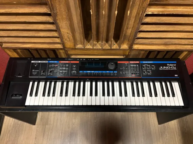 Teclado Sintetizador Roland Juno DI