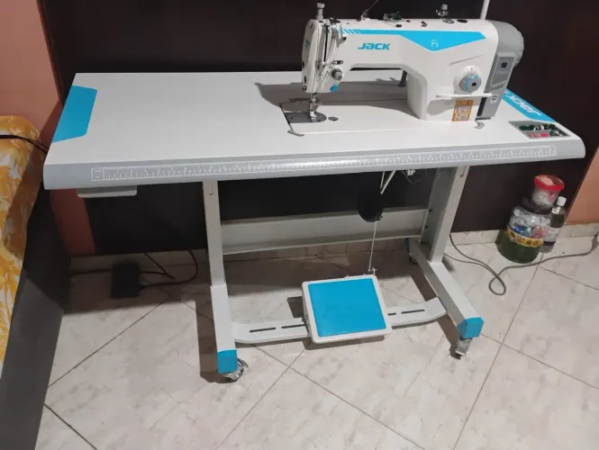 Máquina de costura Reta Jack f5 super Nova