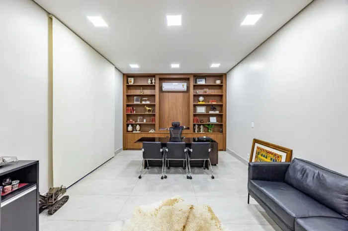 Casa comercial para locação com 12 salas e 558 m², no Setor Marista, Goiânia