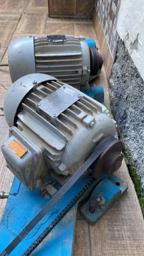 Motor Elétrico Trifásico 1,5 CV - 220/380V - 3420 RPM