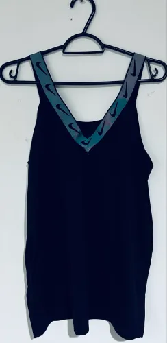Regata feminina preta Nike dry fit Elastika M