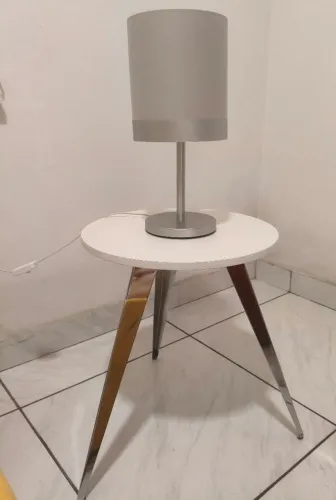 Mesinha com abajur