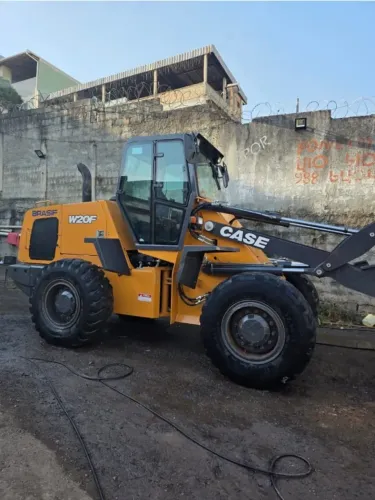 PÁ CARREGADEIRA CASE 2023 W20F