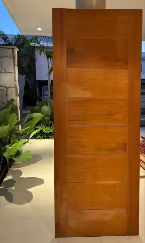 Portas em madeira maciça - CEDRO ROSA