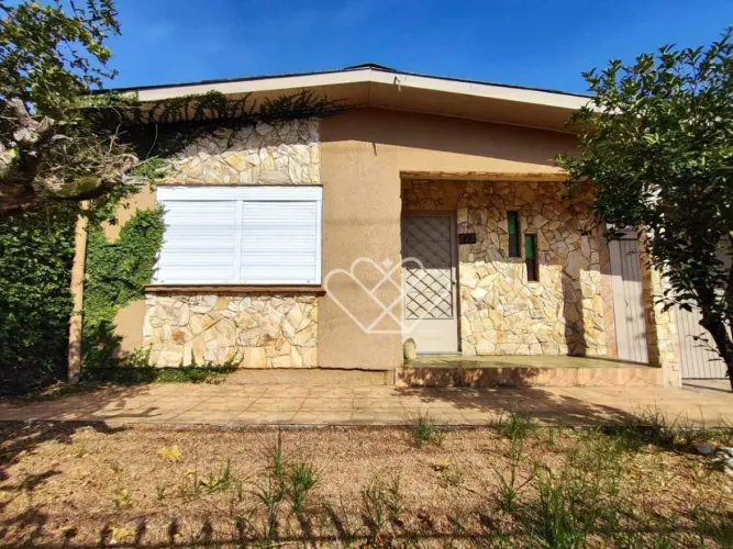 Casa para Locação no Bairro Vila Princesa Izabel em Cachoeirinha com 3 Quartos, 1 Suíte e 