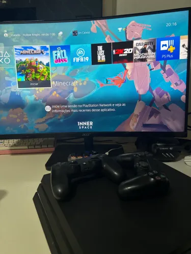 Ps4 pro 1TB + 2 controles originais + 1 Jogo Físico