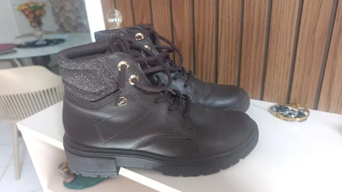 Bota em couro