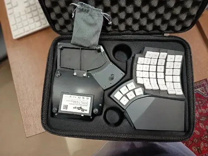 Teclado Split MoErgo Glove80