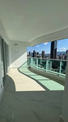 Apartamento Quadra Mar em Meia Praia Itapema Vista Mar 4 Suítes 3 Vagas