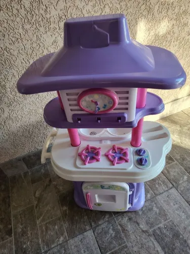 Combo Infantil - BRINQUEDO COZINHA, MOCHILA COM ESTOJOS E LANCHEIRA(REBECA BOMBOM) E MESA