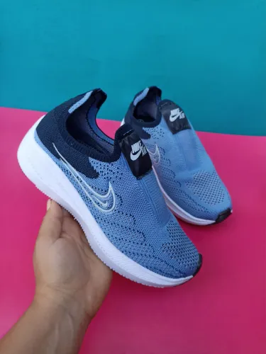 Tênis linha esportiva masculino e feminino Nike meia