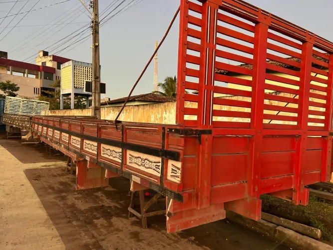 Carroceria de Madeira p/ Caminhão 1620 - 7,80m - Reformada - Pronta p/ Uso