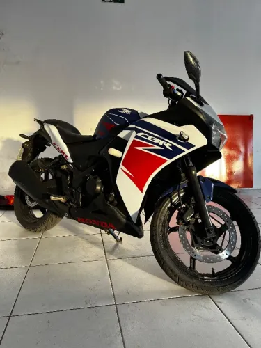HONDA CBR 250R