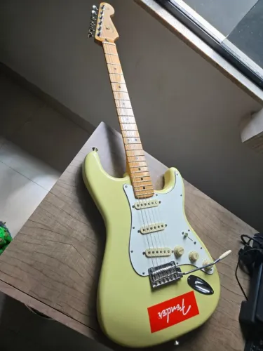 Guitarra Fender Player II Stratocaster Hialeah Yellow - 8 Meses de Uso | Impecável