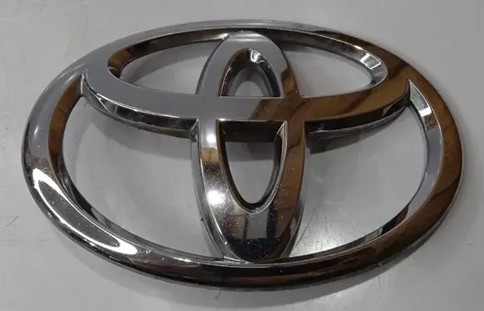 Emblema Grade Dianteira Toyota Corolla 2.0 2016 / Avaria