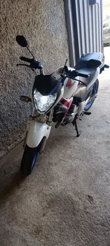 Cb 300 branca, revisada a poucos dias
