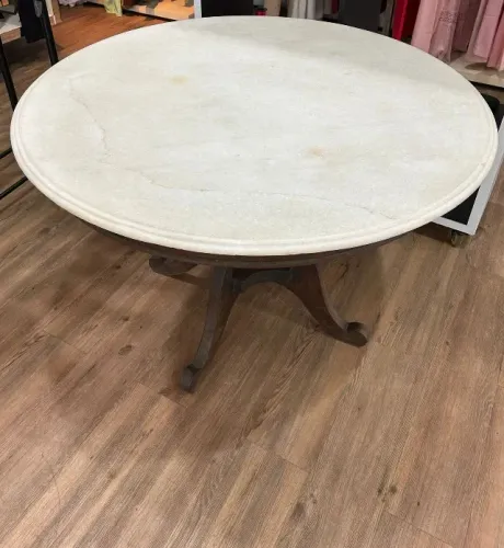 Mesa  de jantar antiga com tampo de mámore redondo