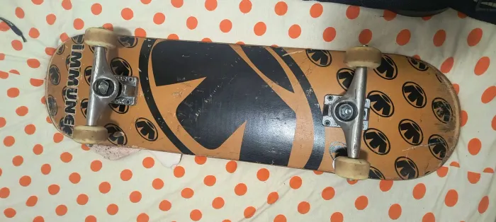 Skate PROFISSIONAL shape 8.12 rolamentos em ótimo estado.