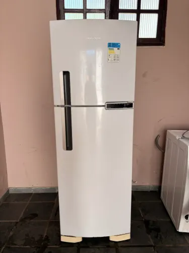 Geladeira Brastemp Frost Free 375L (BRM44HB)