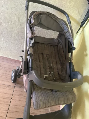 Vendo carrinho de bebê