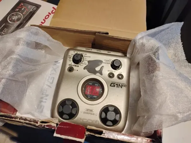 Pedaleira Zoom G1 Next na Caixa Estado 100% com Fonte 9v