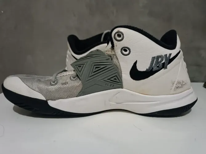 Tênis Masculino Basketball Nike Kyrie Flytrap 3