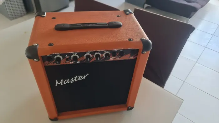Cubo de guitarra master gui 1.10 30W