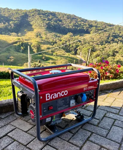 Gerador Branco B4T-2500S 110/220V, pouco uso