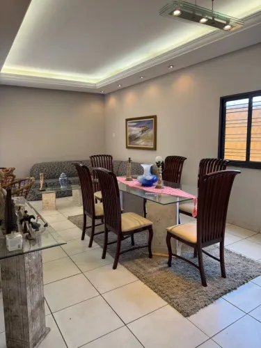 Vendo casa de 300m2 com 5 quartos e 5 banheiros