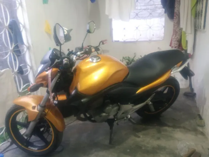 Vende-se Moto CB300