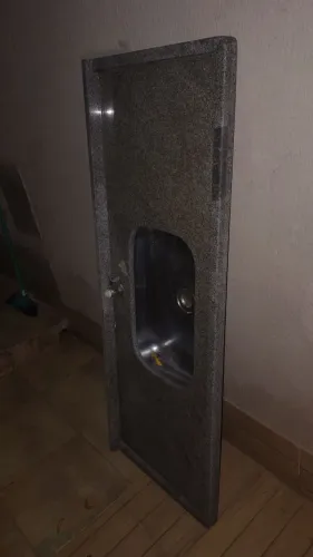 Vendo uma pia de cozinha