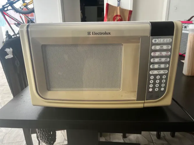 Micro-ondas Electrolux MEF41 - 31 Litros - Ótimo estado