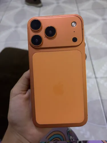 IPHONE XR (NA CARCAÇA DO 17 pro max)
