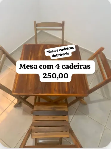 Mesa de madeira com 4 cadeiras