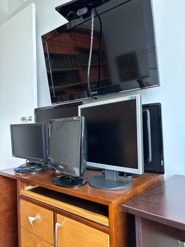 TVs (22? e 32?) e monitores