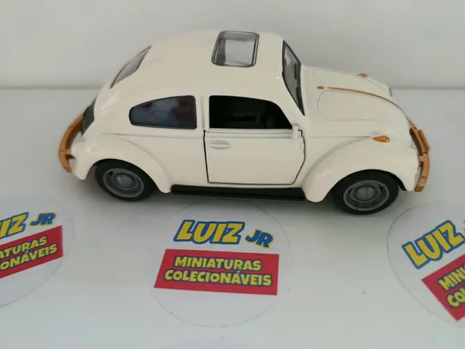 Miniatura na escala 1/32 - Fusca bege