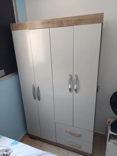 Vende-se este guarda roupa novo