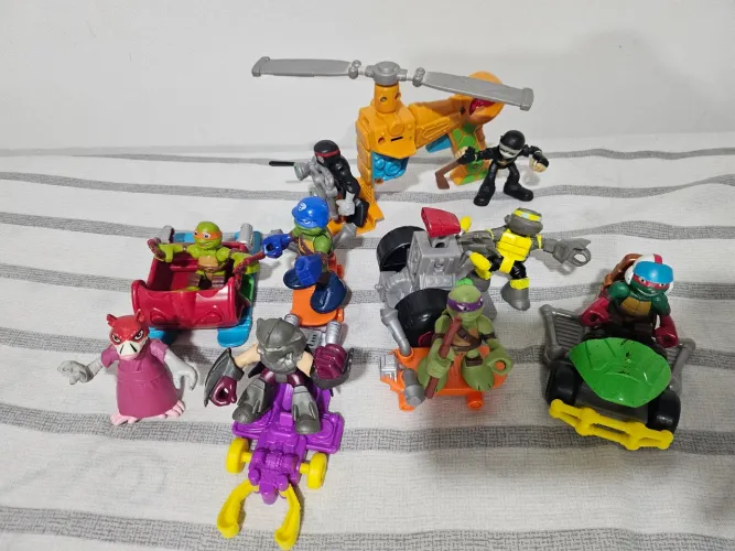 Brinquedo  bonecos  tartarugas  ninjas 