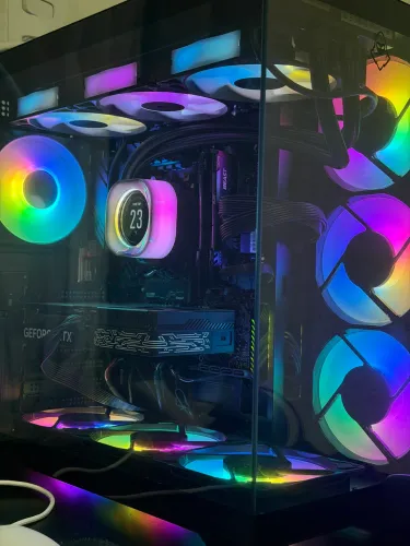 RTX 5060 TI 32G RAM 1TB SSD RYZEN 7 5700X AOI 360MM 7 FAN ARCTIC PC COMPLETO