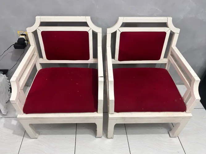Poltronas de madeira