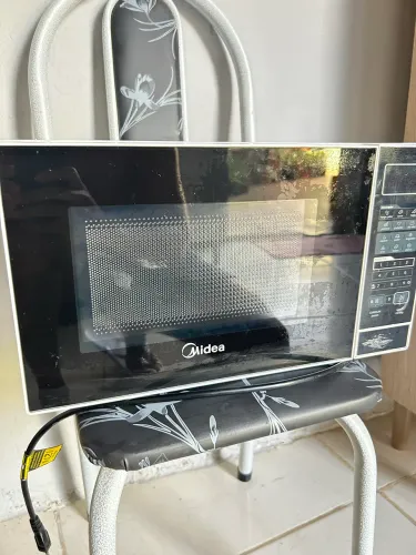 Vendo microondas Midea seminovo 