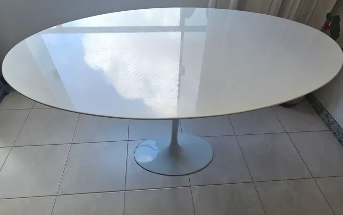 Mesa de jantar tulipa tampo de laca