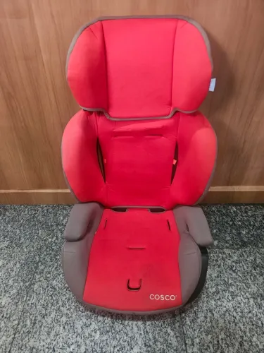 Cadeirinha de bebê 9 a 36kg Cosco semi-nova