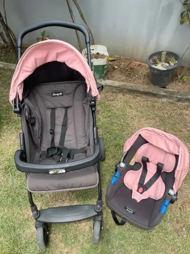 Vende-se carrinho de bebê e bebê Conforto