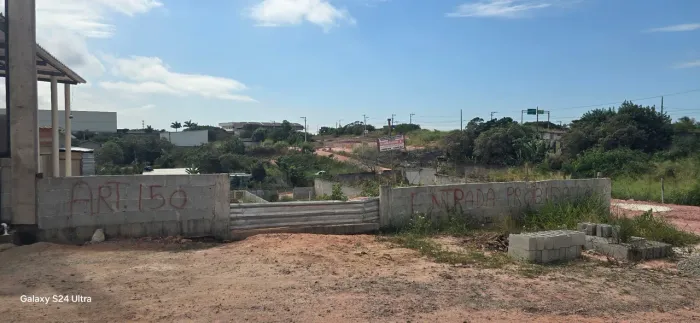 CASA NA PRAIA COMEÇA AQUI ? LOTE COM VISTA PARA O MAR EM PONTA DA FRUTA, PARCELO, TROCO 
