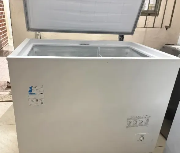 FREEZER HORIZONTAL À VENDA! ?  Freezer grande, em ótimo estado e funcionando perfeitament
