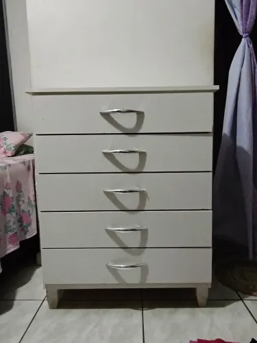 Cômoda semi-nova