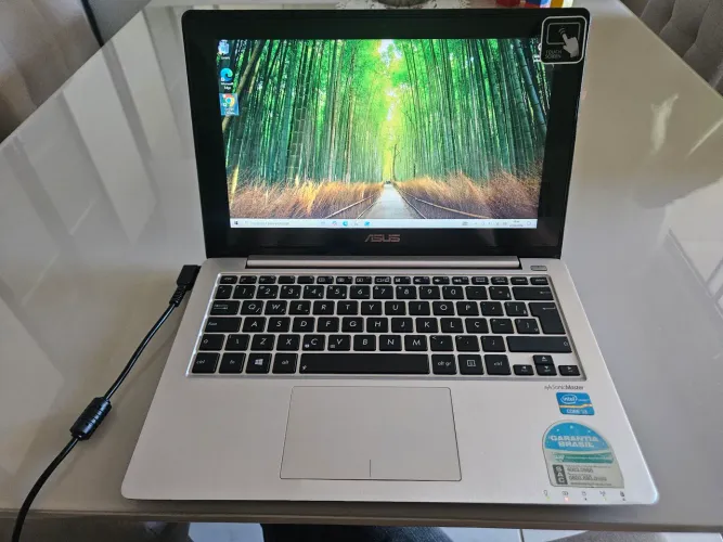 Notebook Asus VivoBook X202E Core i3